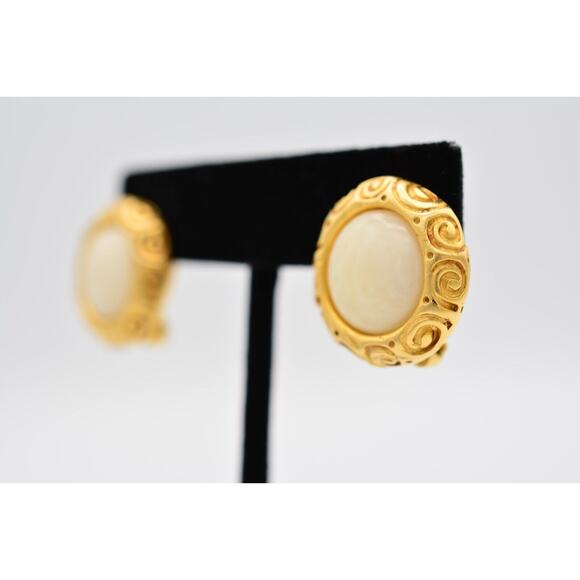 Givenchy Cabochon Clip On Earrings Round Brushed Antiqued Gold Chunky Signed 9D - Picture 2 of 12